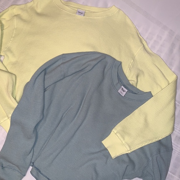 TNA Tops - TNA | Waffle thermal knit boxy long sleeve - 2 for the price of 1!!